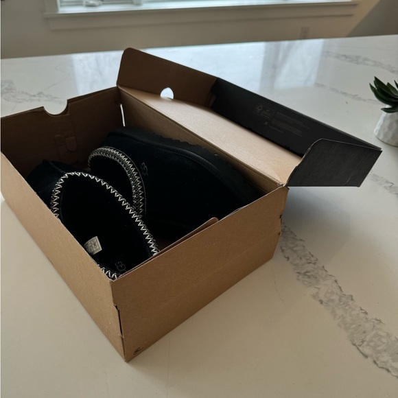 UGG Tasman New in Box Men’s 11 black (never worn) - Picture 4 of 16